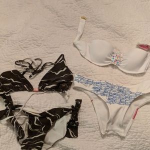 2 Bikinis xs tops and bottoms